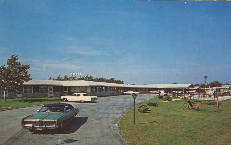 Hillside Motel - Hillside Motel Postcard
